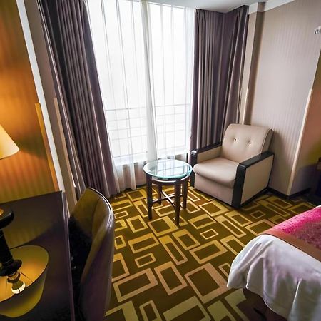 Dong Fang Hotel Пекин Екстериор снимка