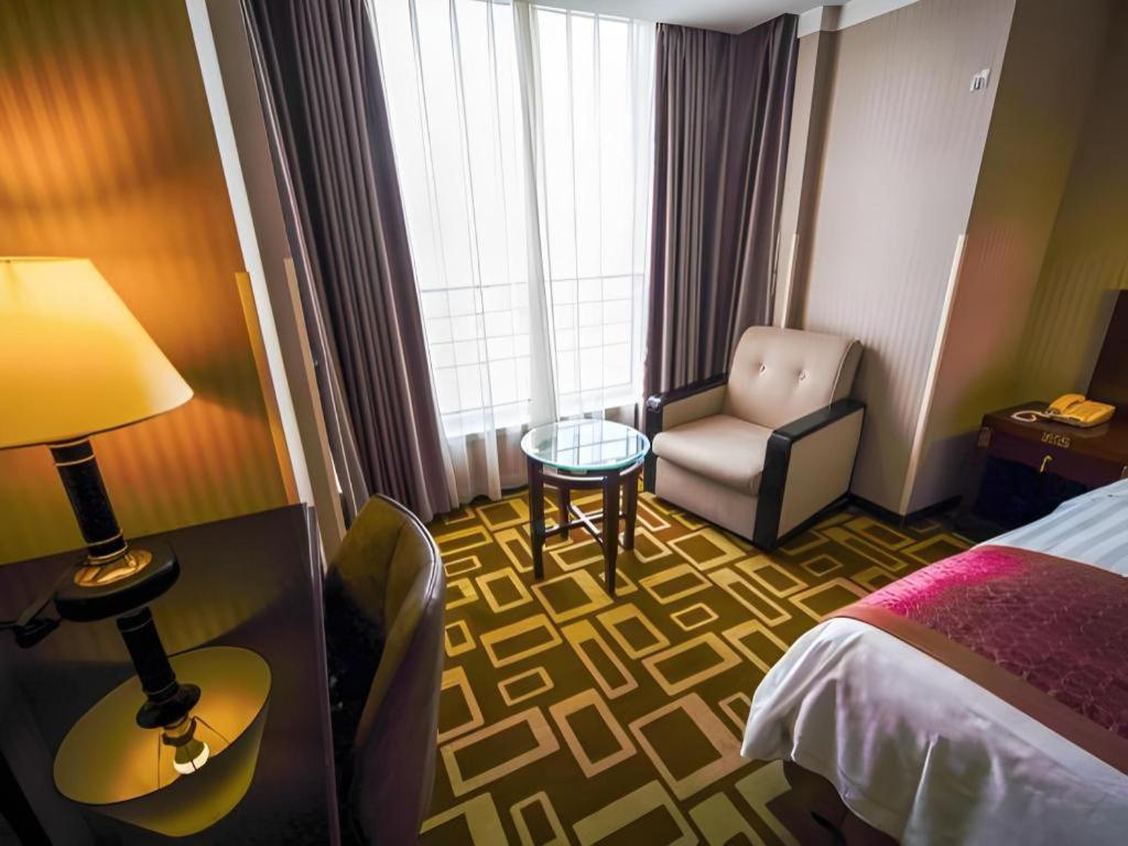 Dong Fang Hotel Пекин Екстериор снимка