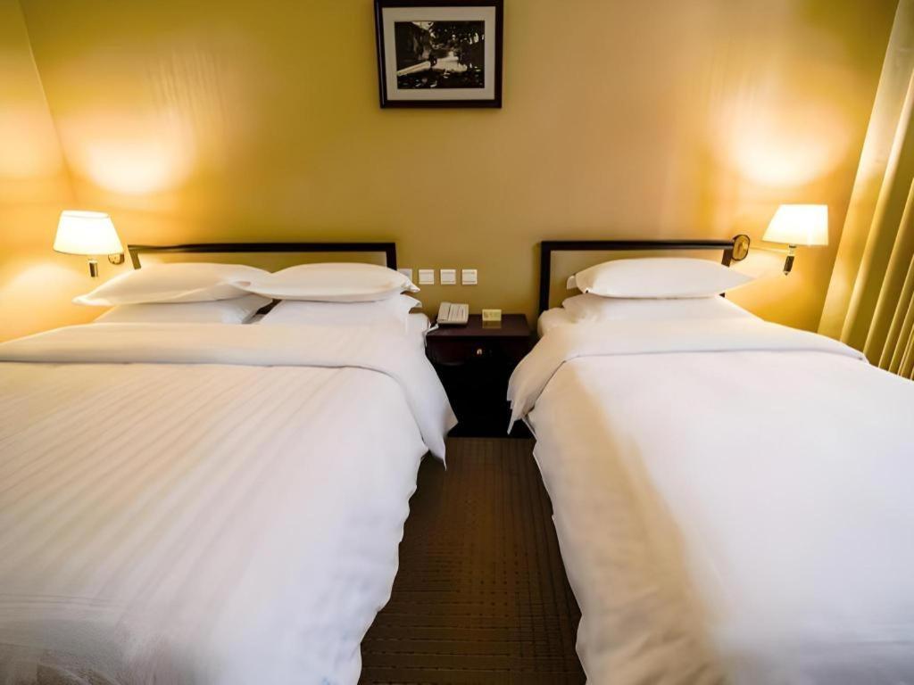 Dong Fang Hotel Пекин Екстериор снимка