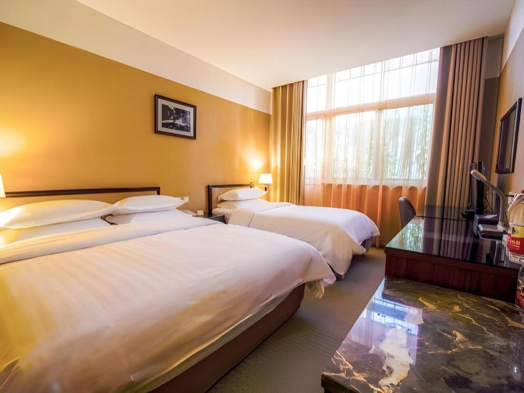 Dong Fang Hotel Пекин Екстериор снимка