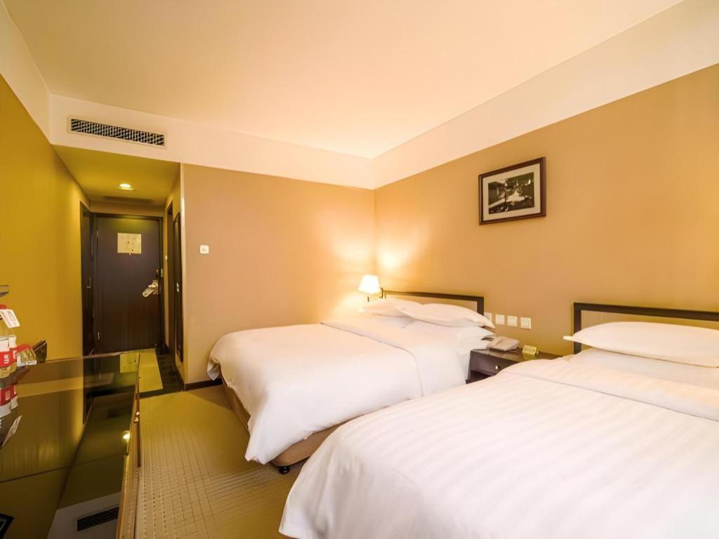 Dong Fang Hotel Пекин Екстериор снимка