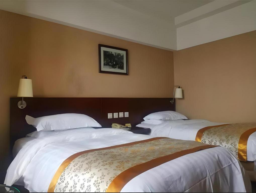 Dong Fang Hotel Пекин Екстериор снимка