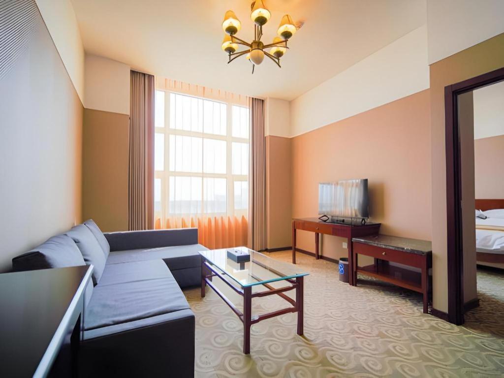 Dong Fang Hotel Пекин Екстериор снимка