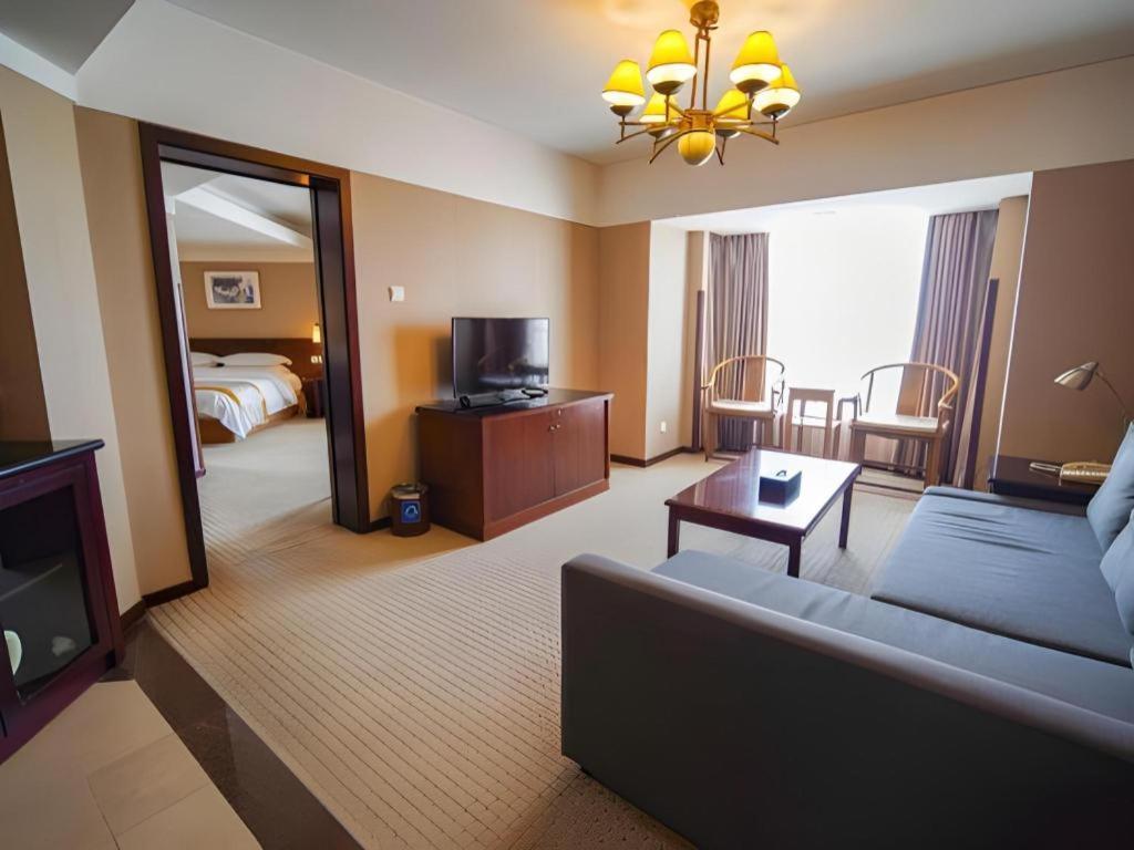 Dong Fang Hotel Пекин Екстериор снимка