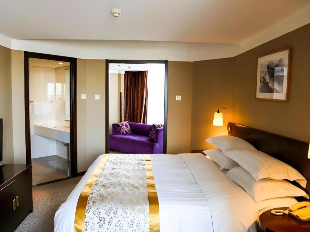 Dong Fang Hotel Пекин Екстериор снимка