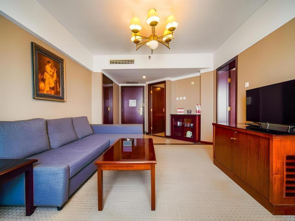 Dong Fang Hotel Пекин Екстериор снимка
