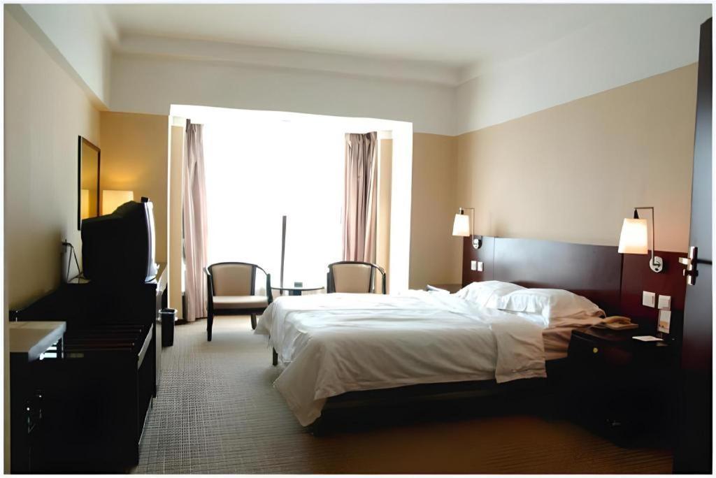 Dong Fang Hotel Пекин Екстериор снимка